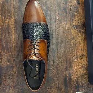Carucci Mens Size 12 dress shoes brown and black